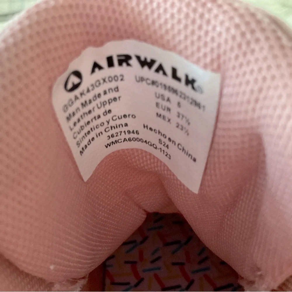 NWOT Adorable AIRWALK Big Girls High Tops Size 5